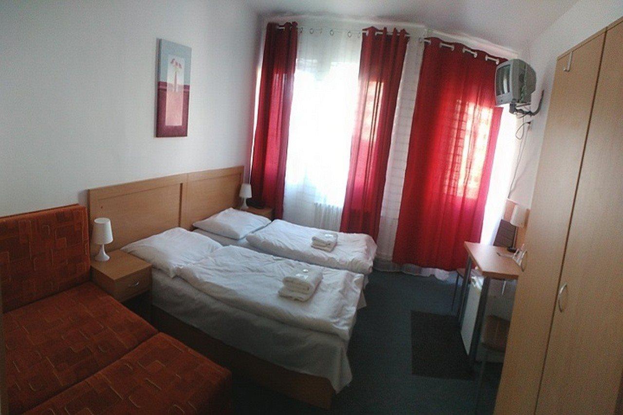 Hotel Plus Братислава Экстерьер фото