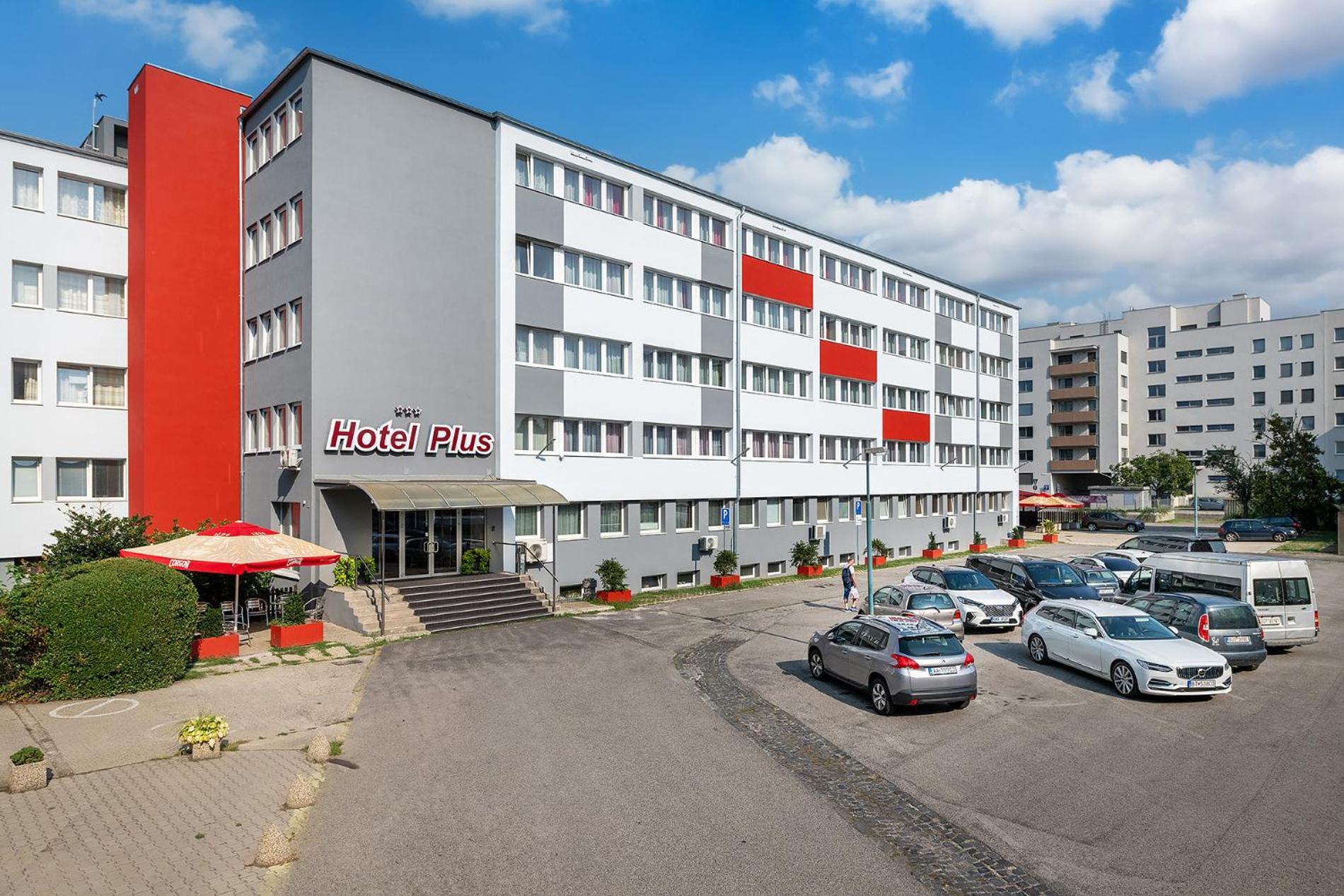 Hotel Plus Братислава Экстерьер фото