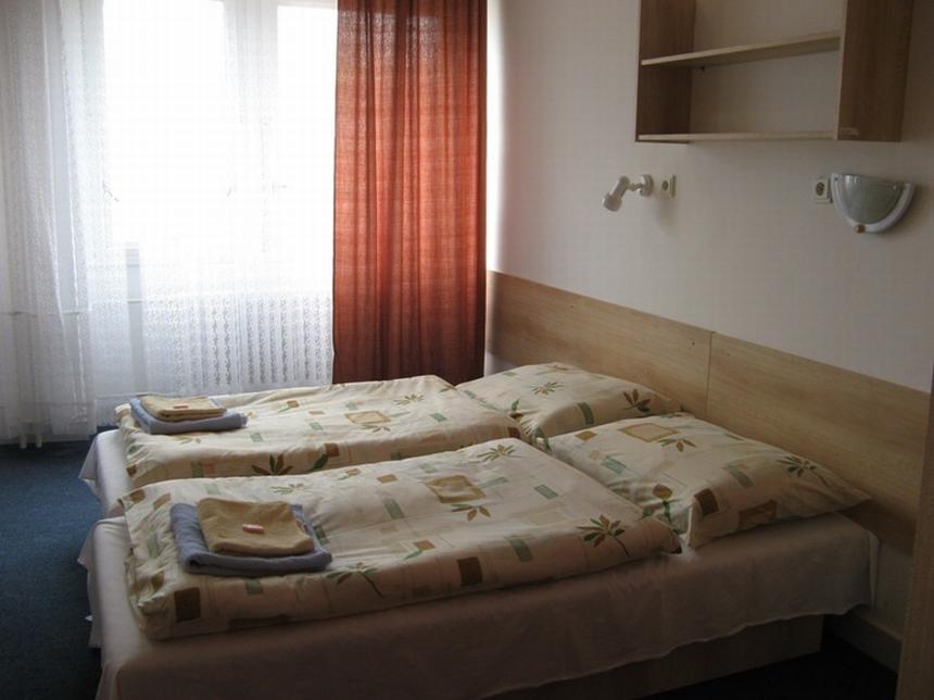 Hotel Plus Братислава Экстерьер фото