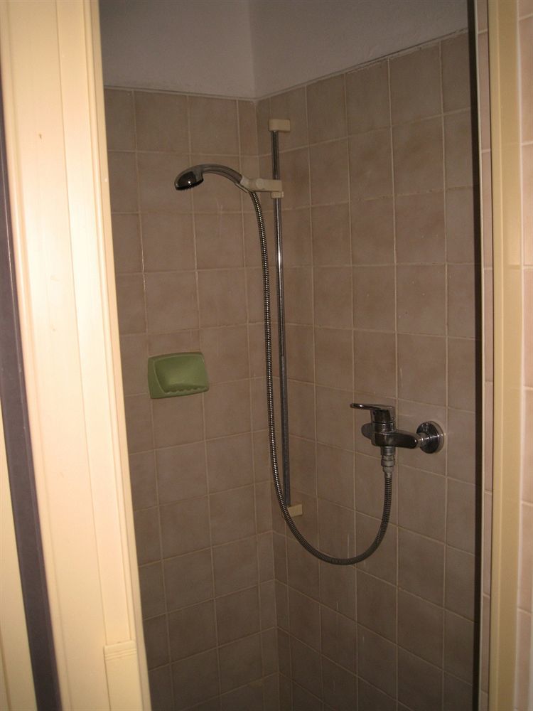 Hotel Plus Братислава Экстерьер фото