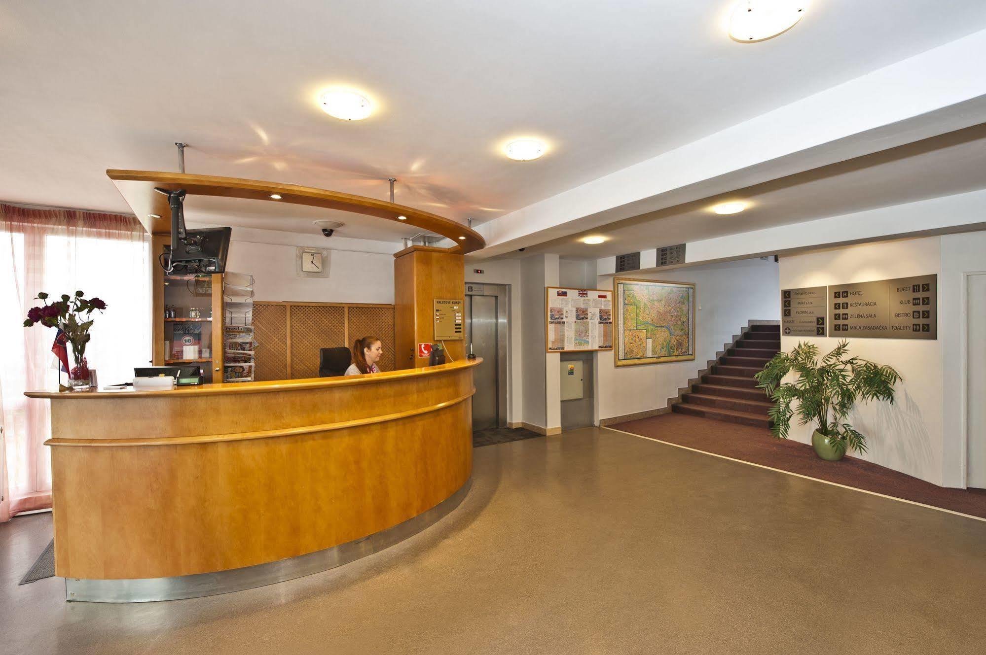 Hotel Plus Братислава Экстерьер фото