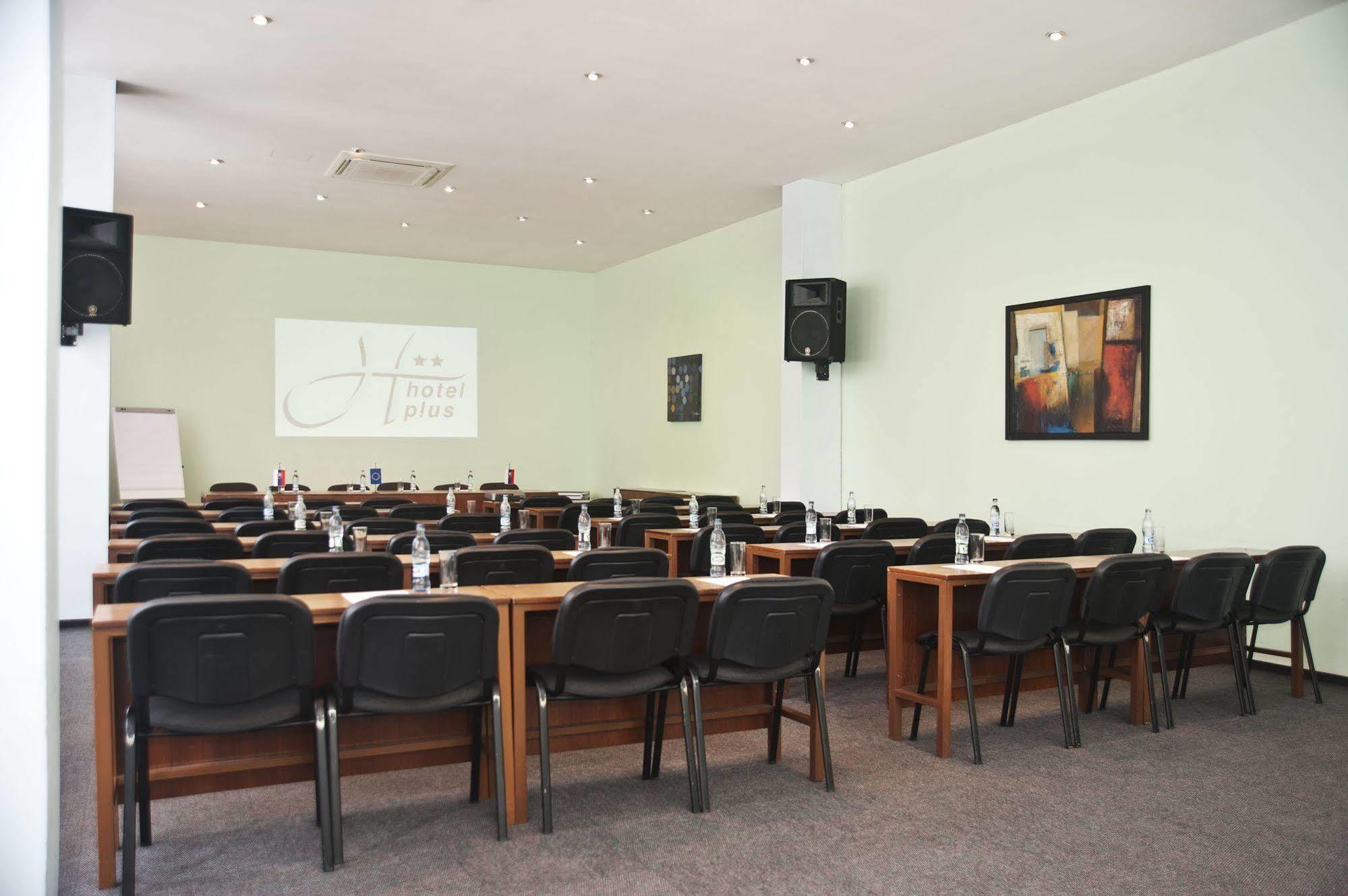 Hotel Plus Братислава Экстерьер фото